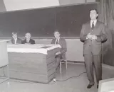 Vedoucí katedry v letech 1990 - 2007 doc. Stanislav Krejčí s kolegy doc. Koropeckým a doc. Kotykem, uprostřed tehdejší rektor VŠCHT prof. Kudláček
